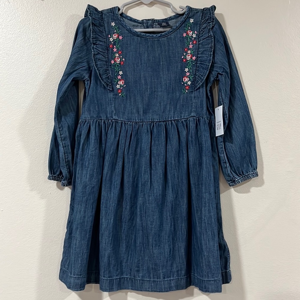 GAP Girls Denim Dress. NWT. Size 5.